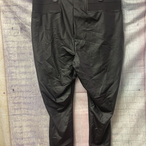 Brand new Woman’s Simply Vera Vera Wang pants - Picture 9 of 13